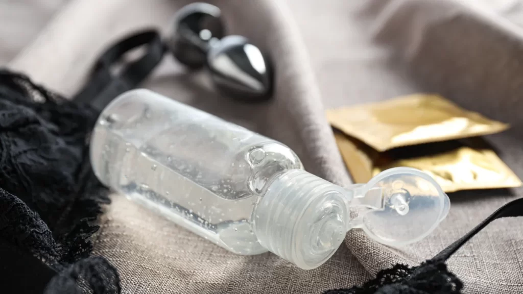 Les lubrifiants intimes sont devenus des produits couramment utilisés pour améliorer le confort pendant les rapports sexuels et pallier d'éventuelles sécheresses intimes. Toutefois, certaines personnes se demandent si l'utilisation quotidienne de ces produits est recommandée ou non.
